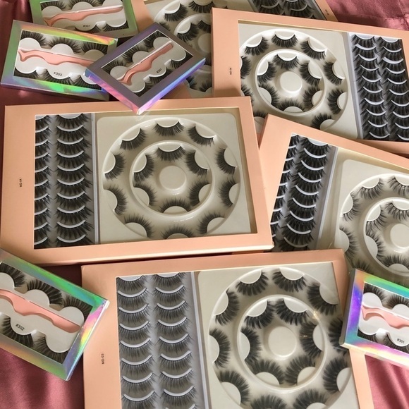 False Eyelashes Strip 18 Pairs BNIB ($99 Value) 😍 - Picture 3 of 3